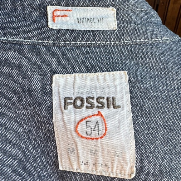 Men’s FOSSIL Button Down Shirt Size Medium Vintage Fit Denim - Picture 6 of 6